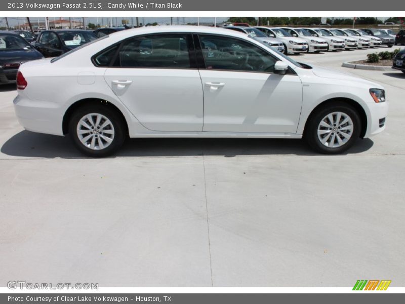 Candy White / Titan Black 2013 Volkswagen Passat 2.5L S