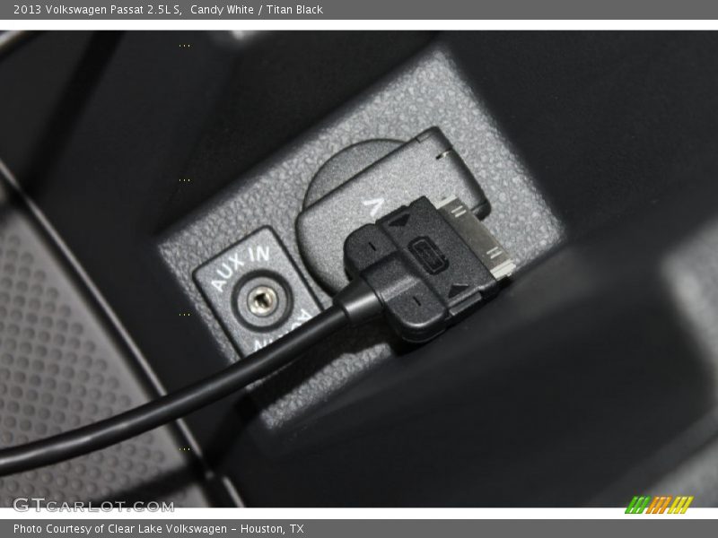 Candy White / Titan Black 2013 Volkswagen Passat 2.5L S