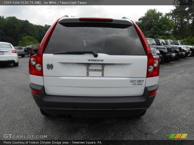 Ice White / Taupe/Light Taupe 2004 Volvo XC90 T6 AWD