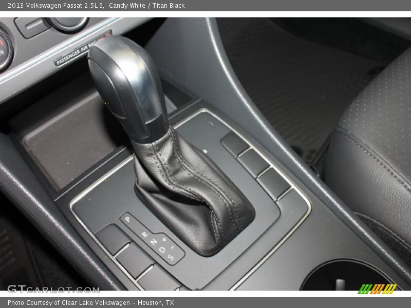 Candy White / Titan Black 2013 Volkswagen Passat 2.5L S