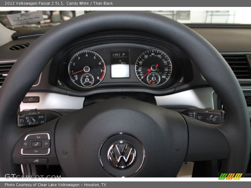 Candy White / Titan Black 2013 Volkswagen Passat 2.5L S