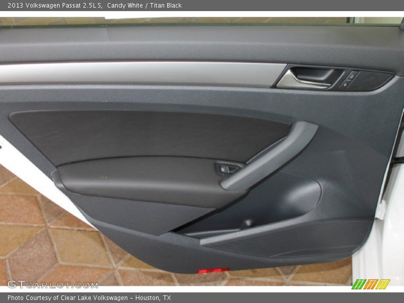 Candy White / Titan Black 2013 Volkswagen Passat 2.5L S
