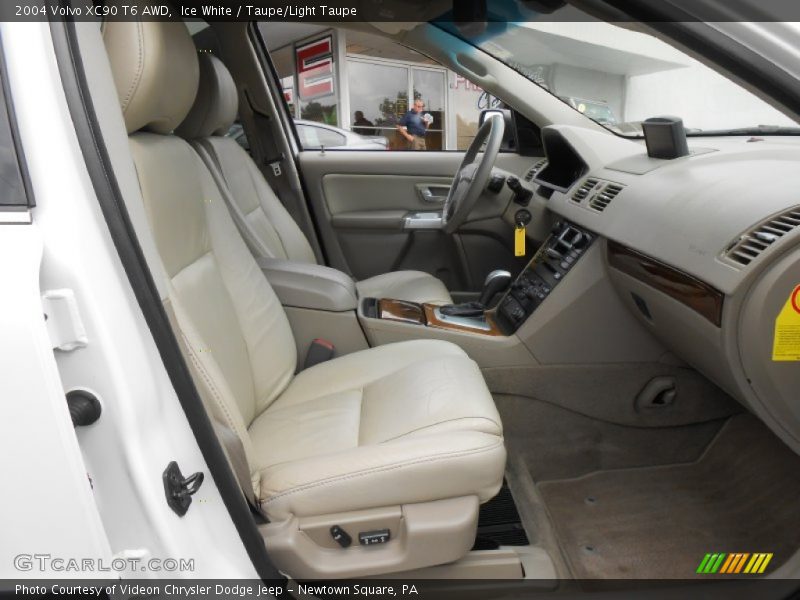 Ice White / Taupe/Light Taupe 2004 Volvo XC90 T6 AWD