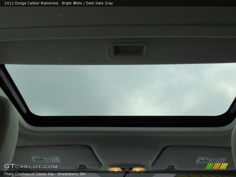 Bright White / Dark Slate Gray 2011 Dodge Caliber Mainstreet