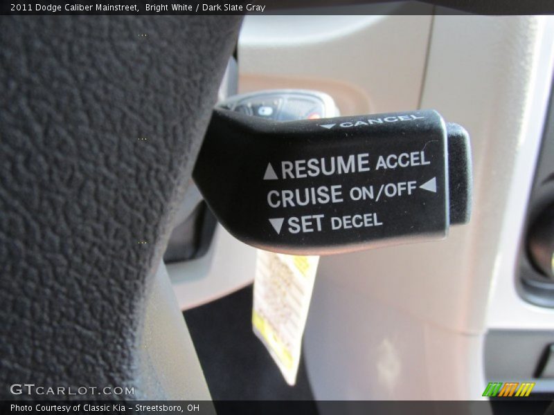 Bright White / Dark Slate Gray 2011 Dodge Caliber Mainstreet