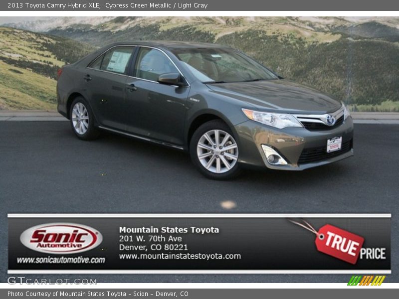 Cypress Green Metallic / Light Gray 2013 Toyota Camry Hybrid XLE