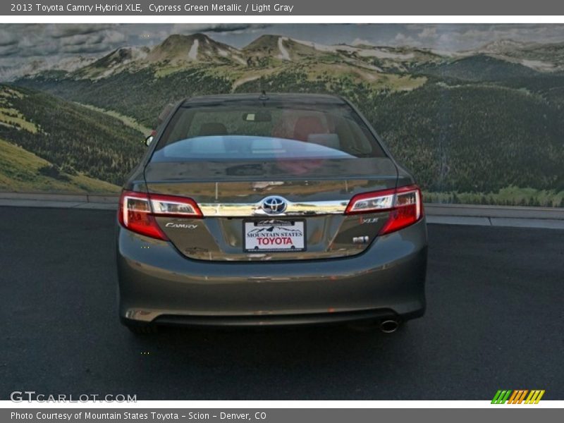 Cypress Green Metallic / Light Gray 2013 Toyota Camry Hybrid XLE