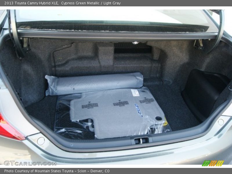 Cypress Green Metallic / Light Gray 2013 Toyota Camry Hybrid XLE