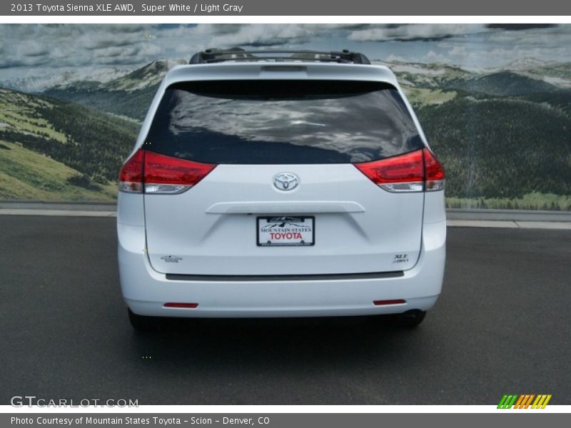 Super White / Light Gray 2013 Toyota Sienna XLE AWD