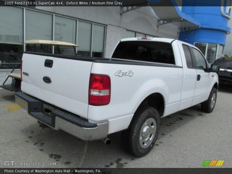 Oxford White / Medium Flint Grey 2005 Ford F150 XL SuperCab 4x4