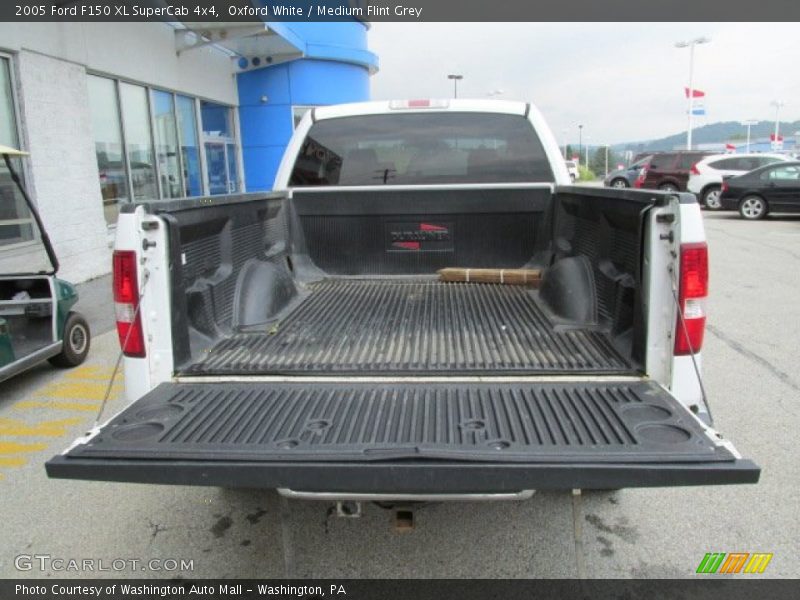 Oxford White / Medium Flint Grey 2005 Ford F150 XL SuperCab 4x4