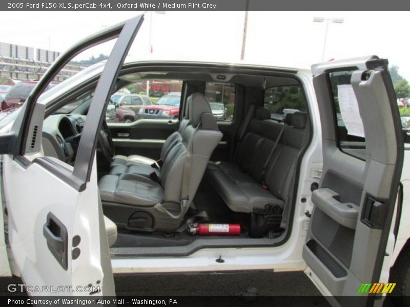 Oxford White / Medium Flint Grey 2005 Ford F150 XL SuperCab 4x4