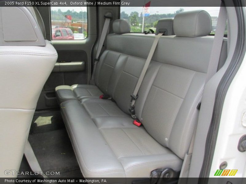 Oxford White / Medium Flint Grey 2005 Ford F150 XL SuperCab 4x4