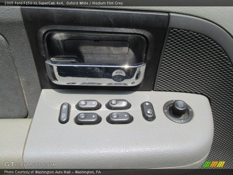 Oxford White / Medium Flint Grey 2005 Ford F150 XL SuperCab 4x4