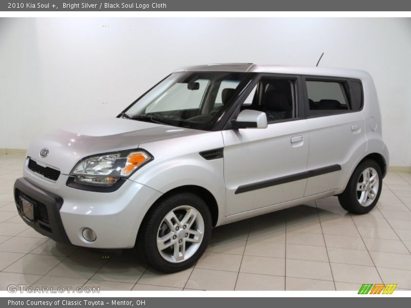Bright Silver / Black Soul Logo Cloth 2010 Kia Soul +