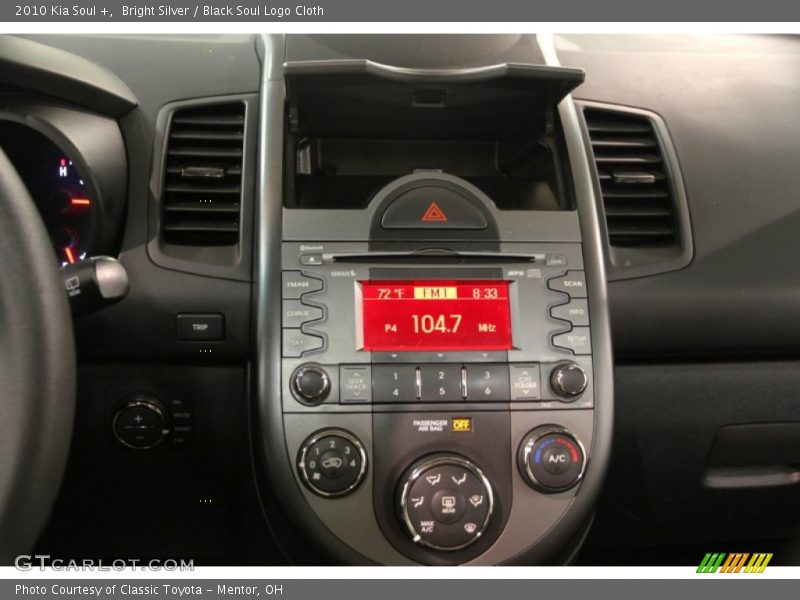 Bright Silver / Black Soul Logo Cloth 2010 Kia Soul +
