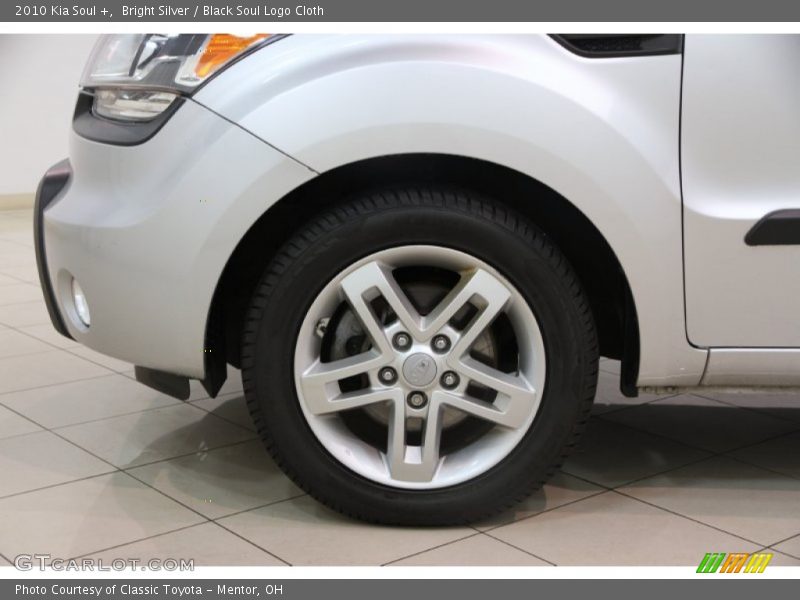 Bright Silver / Black Soul Logo Cloth 2010 Kia Soul +