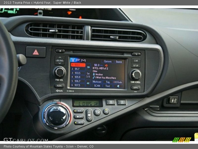 Super White / Black 2013 Toyota Prius c Hybrid Four