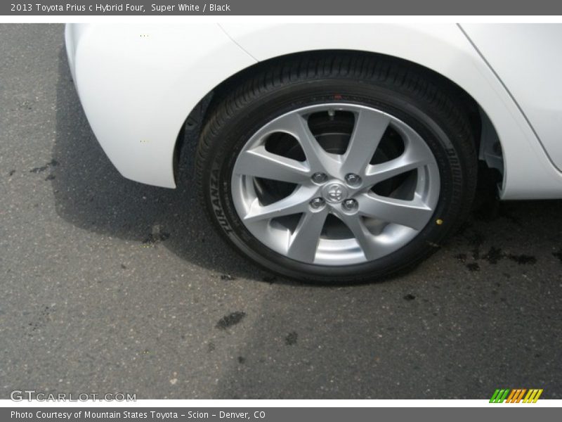 Super White / Black 2013 Toyota Prius c Hybrid Four