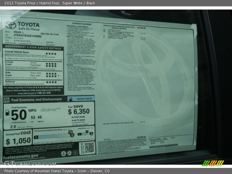Super White / Black 2013 Toyota Prius c Hybrid Four
