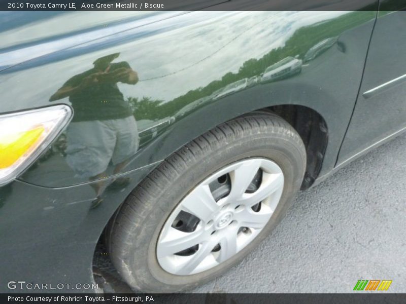 Aloe Green Metallic / Bisque 2010 Toyota Camry LE
