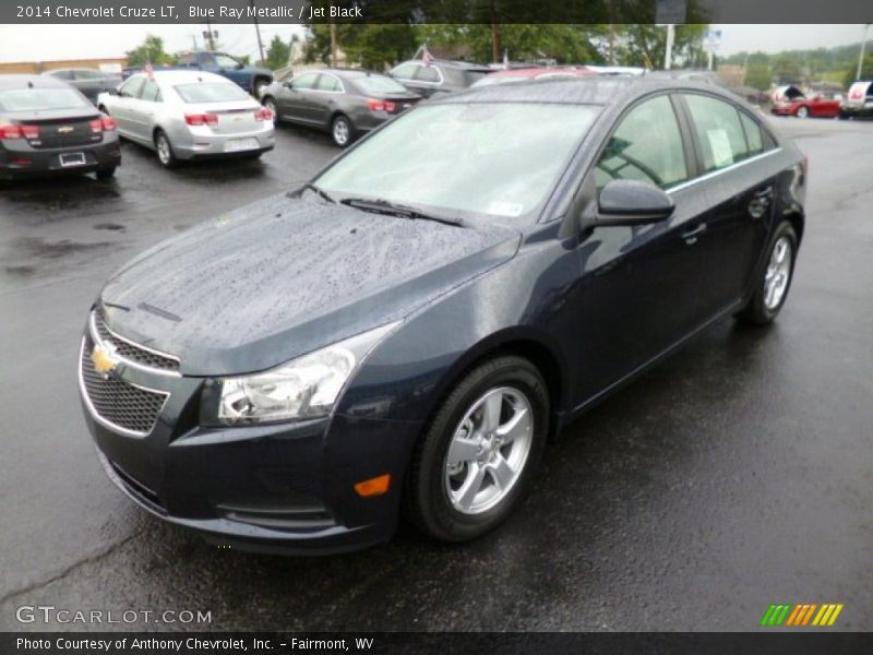 Front 3/4 View of 2014 Cruze LT
