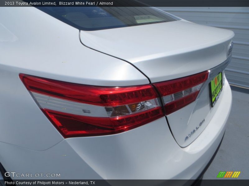 Blizzard White Pearl / Almond 2013 Toyota Avalon Limited