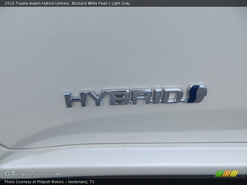 Blizzard White Pearl / Light Gray 2013 Toyota Avalon Hybrid Limited