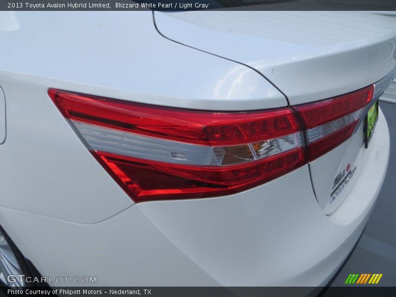 Blizzard White Pearl / Light Gray 2013 Toyota Avalon Hybrid Limited