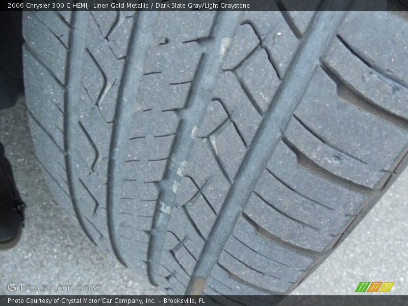 Linen Gold Metallic / Dark Slate Gray/Light Graystone 2006 Chrysler 300 C HEMI