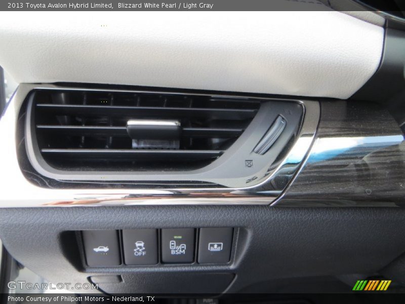 Blizzard White Pearl / Light Gray 2013 Toyota Avalon Hybrid Limited