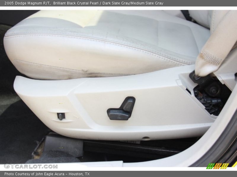 Brilliant Black Crystal Pearl / Dark Slate Gray/Medium Slate Gray 2005 Dodge Magnum R/T