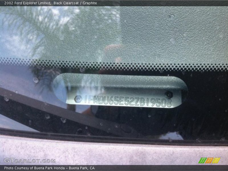Black Clearcoat / Graphite 2002 Ford Explorer Limited