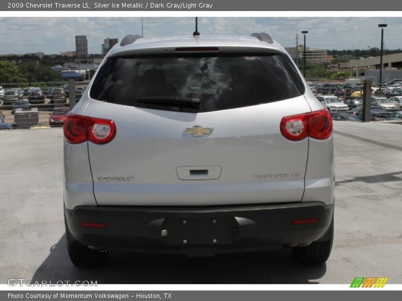 Silver Ice Metallic / Dark Gray/Light Gray 2009 Chevrolet Traverse LS