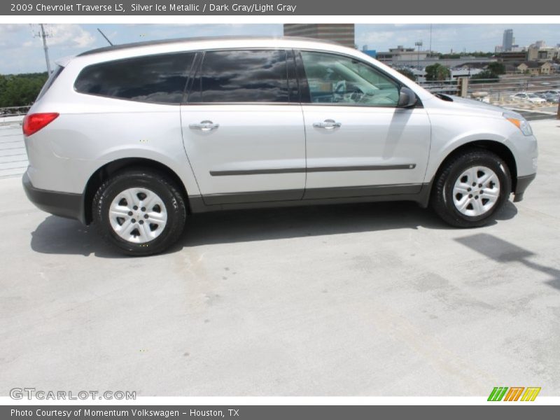 Silver Ice Metallic / Dark Gray/Light Gray 2009 Chevrolet Traverse LS