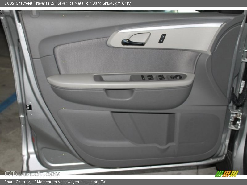 Silver Ice Metallic / Dark Gray/Light Gray 2009 Chevrolet Traverse LS