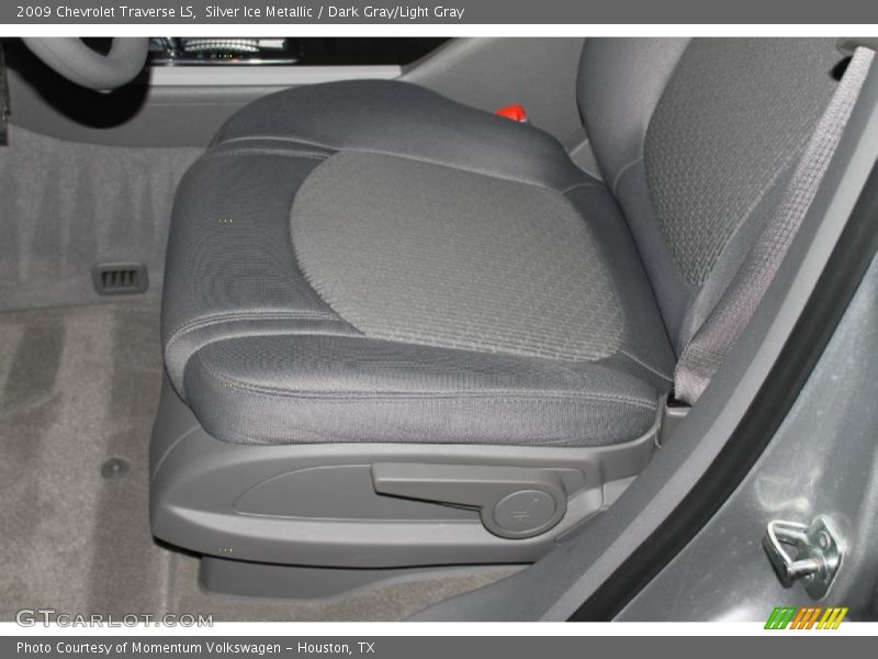 Silver Ice Metallic / Dark Gray/Light Gray 2009 Chevrolet Traverse LS