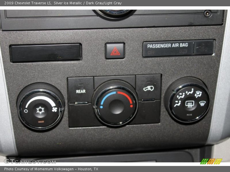 Silver Ice Metallic / Dark Gray/Light Gray 2009 Chevrolet Traverse LS