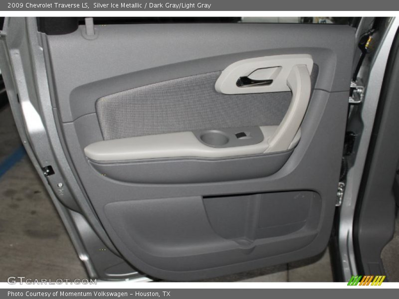 Silver Ice Metallic / Dark Gray/Light Gray 2009 Chevrolet Traverse LS
