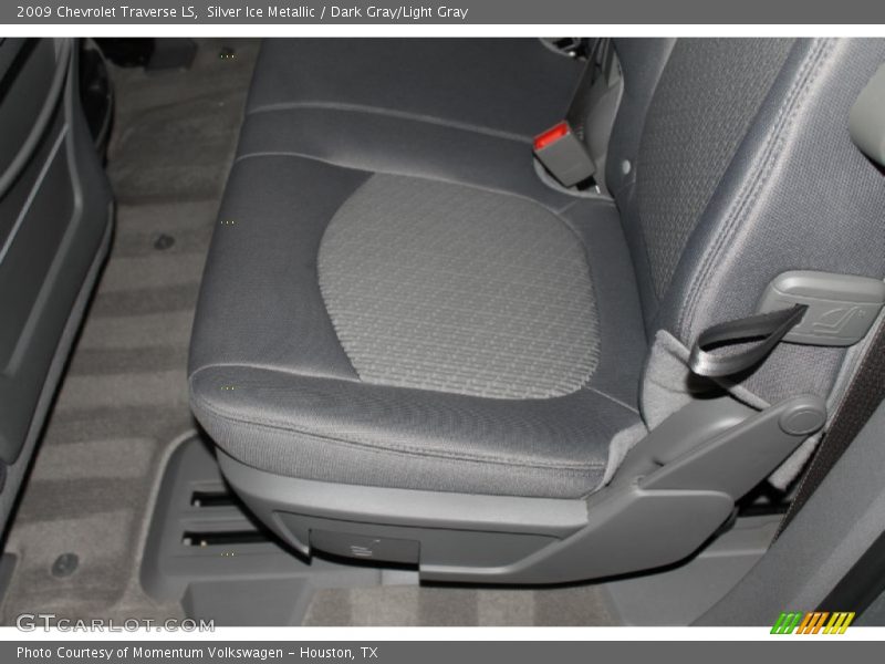 Silver Ice Metallic / Dark Gray/Light Gray 2009 Chevrolet Traverse LS