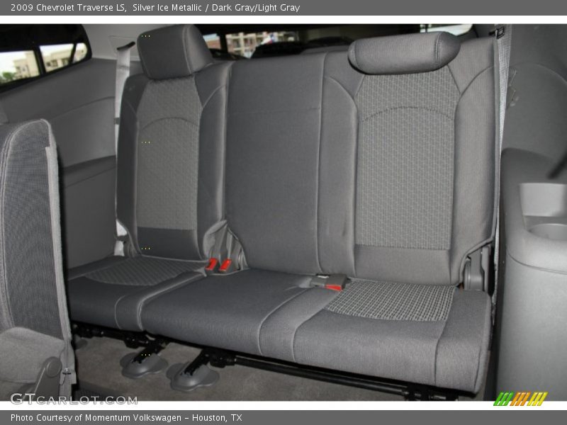 Silver Ice Metallic / Dark Gray/Light Gray 2009 Chevrolet Traverse LS