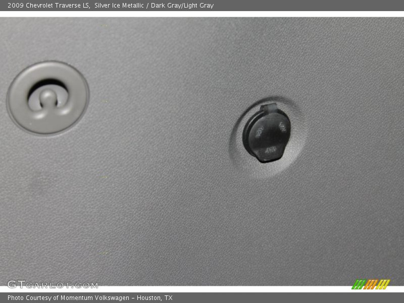 Silver Ice Metallic / Dark Gray/Light Gray 2009 Chevrolet Traverse LS
