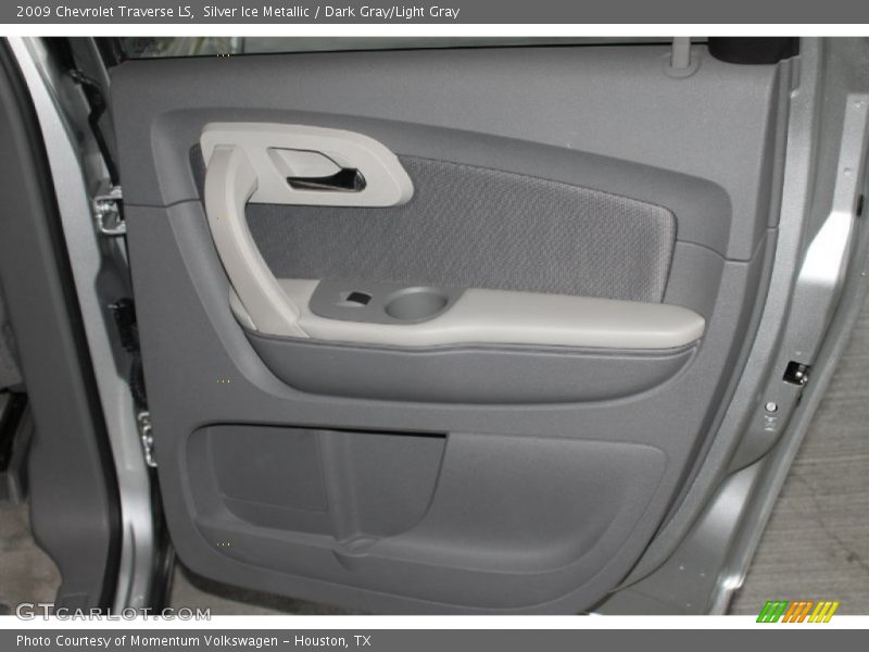 Silver Ice Metallic / Dark Gray/Light Gray 2009 Chevrolet Traverse LS
