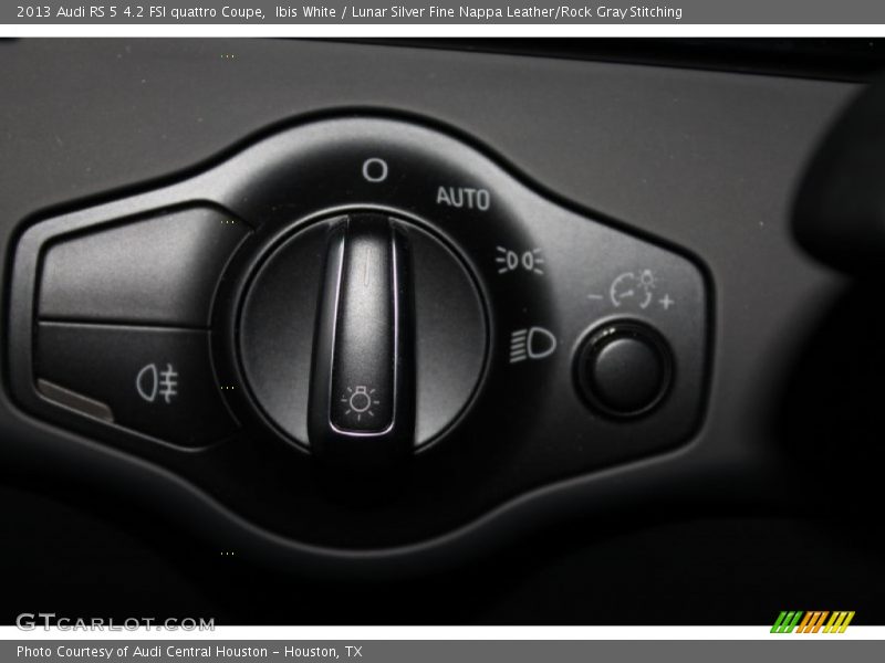 Controls of 2013 RS 5 4.2 FSI quattro Coupe