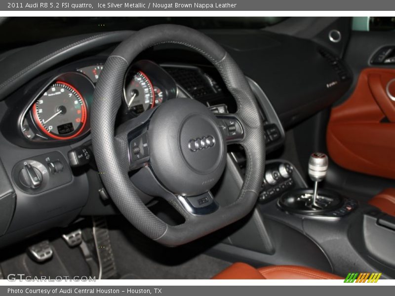  2011 R8 5.2 FSI quattro Steering Wheel