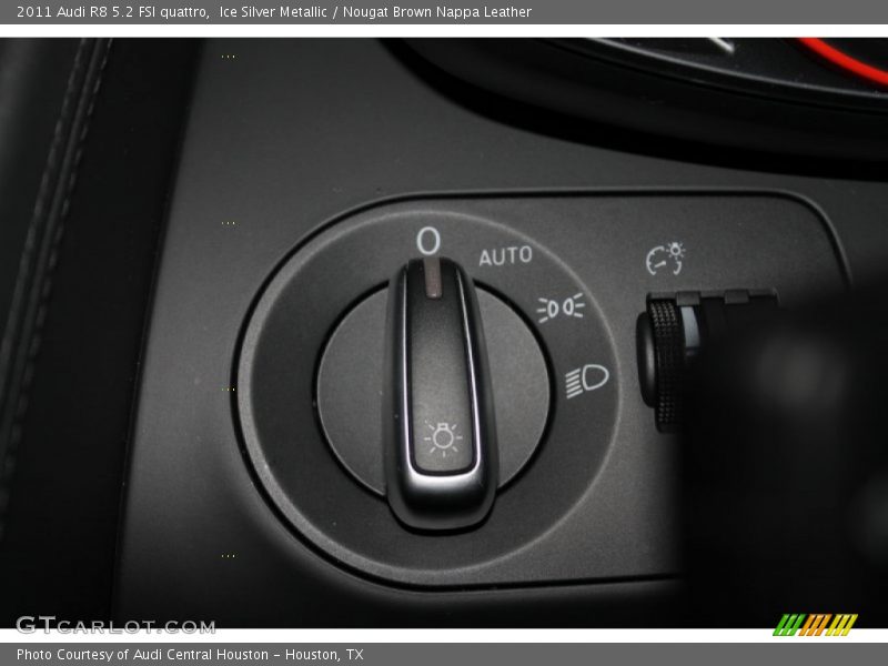 Controls of 2011 R8 5.2 FSI quattro