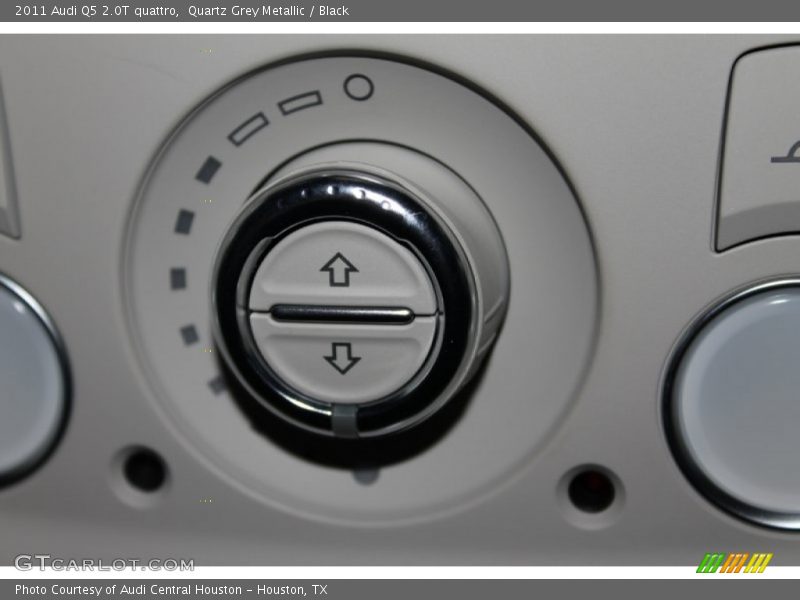 Quartz Grey Metallic / Black 2011 Audi Q5 2.0T quattro
