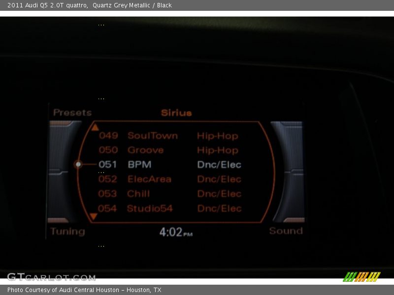 Quartz Grey Metallic / Black 2011 Audi Q5 2.0T quattro