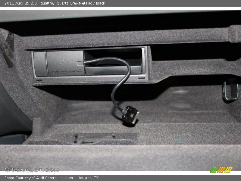 Quartz Grey Metallic / Black 2011 Audi Q5 2.0T quattro