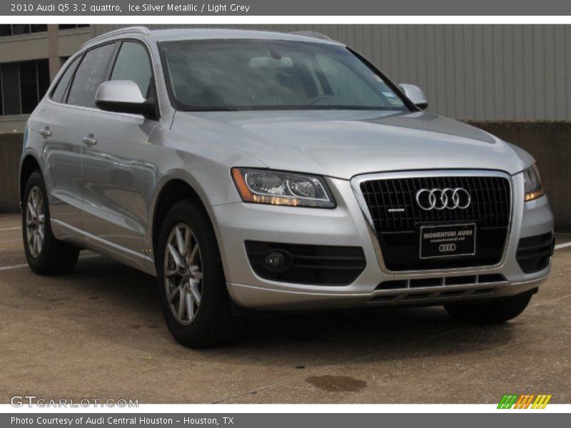 Ice Silver Metallic / Light Grey 2010 Audi Q5 3.2 quattro